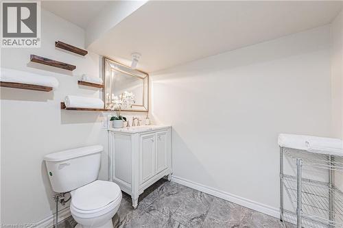 13 East 21St Street, Hamilton, ON - Indoor Photo Showing Bathroom