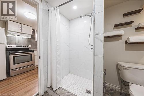 13 East 21St Street, Hamilton, ON - Indoor Photo Showing Bathroom