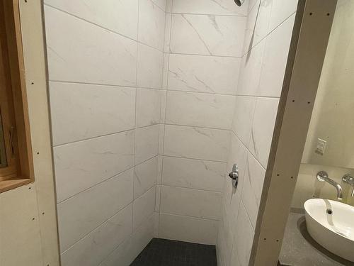 564 Hematite Road, Atikokan, ON - Indoor Photo Showing Bathroom