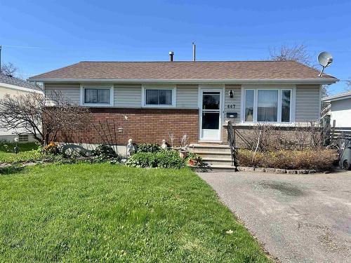 447 Pineview Bay  Thunder Bay, ON P7C 1Y6