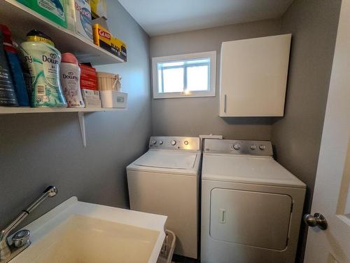 5 Tallieu, Kenora, ON - Indoor Photo Showing Laundry Room