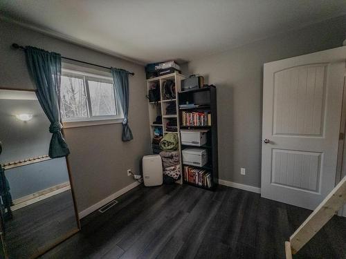 5 Tallieu, Kenora, ON - Indoor