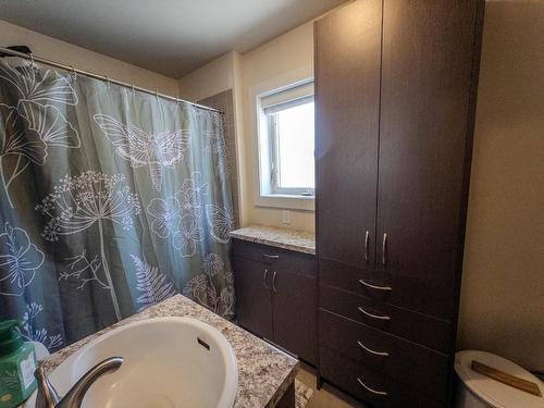 5 Tallieu, Kenora, ON - Indoor Photo Showing Bathroom