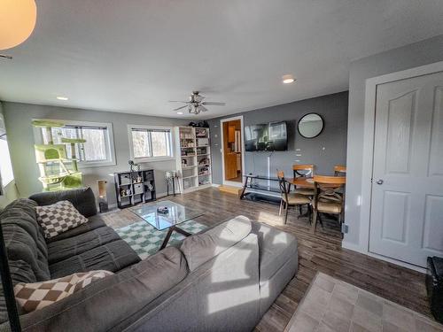 5 Tallieu, Kenora, ON - Indoor Photo Showing Living Room