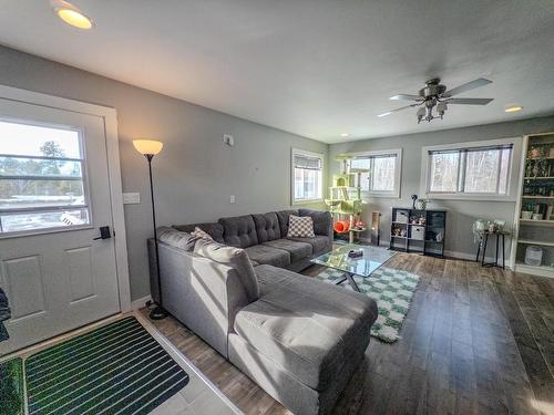 5 Tallieu, Kenora, ON - Indoor Photo Showing Living Room