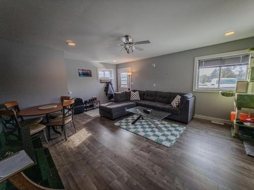 5 Tallieu, Kenora, ON - Indoor Photo Showing Living Room