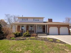 415 Chelsea Crescent Thunder Bay, ON P7B 5P8
