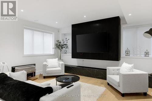 18 Blair Athol Crescent, Toronto, ON - Indoor Photo Showing Living Room