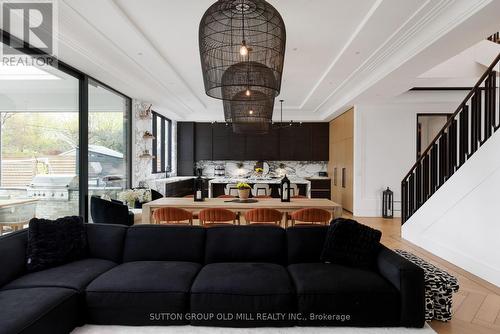 18 Blair Athol Crescent, Toronto, ON - Indoor Photo Showing Living Room