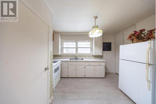 1911 Glenview Road, Pickering, ON - Indoor Photo Showing Kitchen With Double Sink