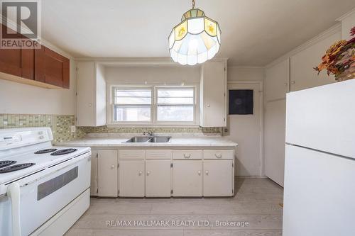 1911 Glenview Road, Pickering, ON - Indoor Photo Showing Kitchen With Double Sink