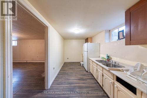 1911 Glenview Road, Pickering, ON - Indoor Photo Showing Kitchen With Double Sink