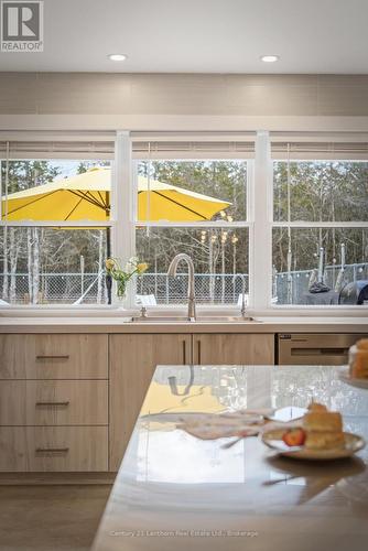 thoughtful engineered layout for living - 2654 County Road 5, Prince Edward County (Sophiasburg Ward), ON - Indoor