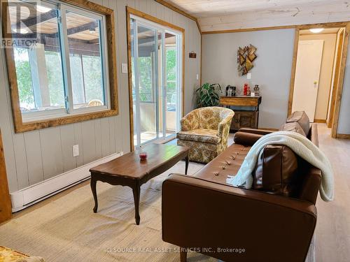 77 Odds Drive, Parry Sound Remote Area, ON - Indoor Photo Showing Living Room