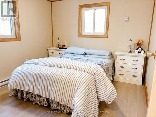 77 Odds Drive, Parry Sound Remote Area, ON - Indoor Photo Showing Bedroom