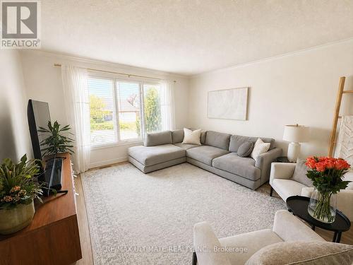 12 Stoney Brook Crescent, St. Catharines, ON - Indoor Photo Showing Living Room