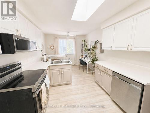 12 Stoney Brook Crescent, St. Catharines, ON - Indoor Photo Showing Kitchen With Double Sink