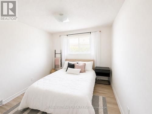 12 Stoney Brook Crescent, St. Catharines, ON - Indoor Photo Showing Bedroom