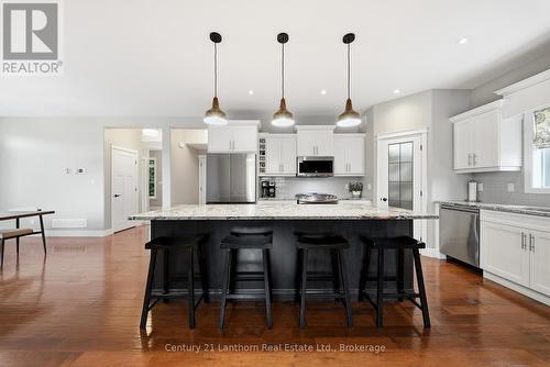 63 Scenic Drive, Belleville (Thurlow Ward), ON - Indoor Photo Showing Kitchen With Upgraded Kitchen