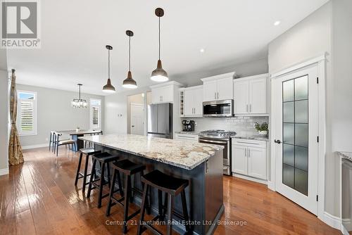 63 Scenic Drive, Belleville (Thurlow Ward), ON - Indoor Photo Showing Kitchen With Upgraded Kitchen