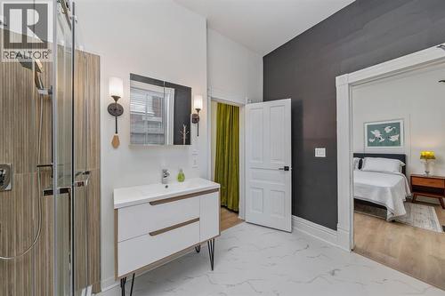 119 Christina Street South, Sarnia, ON - Indoor Photo Showing Bathroom