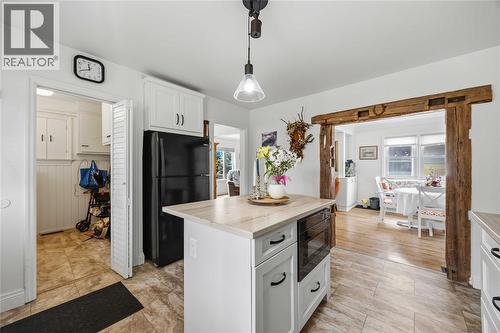 666 Devine Street, Sarnia, ON - Indoor Photo Showing Kitchen
