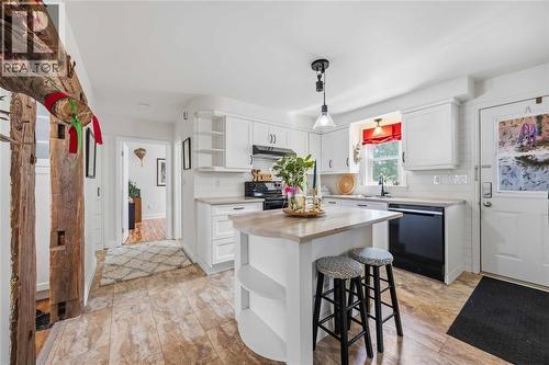 666 Devine Street, Sarnia, ON - Indoor Photo Showing Kitchen