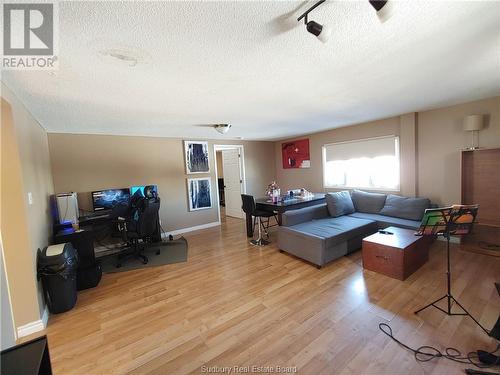 403 Queen Street, Sudbury, ON - Indoor Photo Showing Living Room