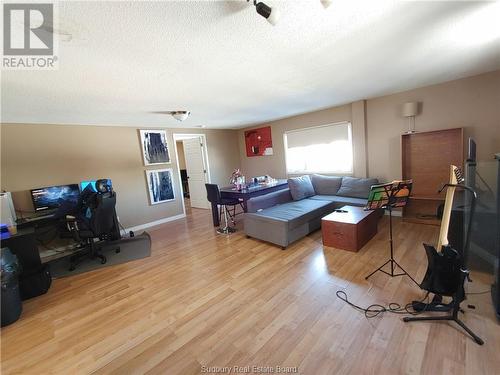 403 Queen Street, Sudbury, ON - Indoor Photo Showing Living Room