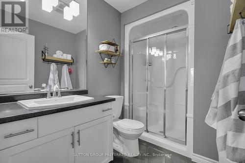 23 - 1924 Cedarhollow Boulevard, London North (North D), ON - Indoor Photo Showing Bathroom