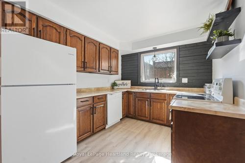 6 Alexander Street, Huron East (Seaforth), ON - Indoor Photo Showing Kitchen