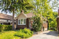 57 RED DEER AVENUE Toronto, ON M1N 2Z3