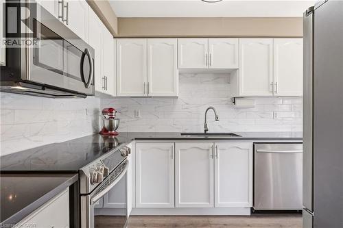 5114 Tree Court, Burlington, ON - Indoor Photo Showing Kitchen