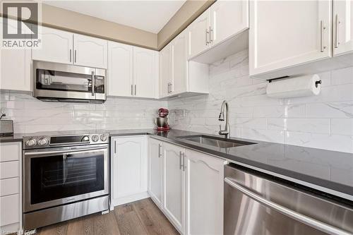 5114 Tree Court, Burlington, ON - Indoor Photo Showing Kitchen With Upgraded Kitchen