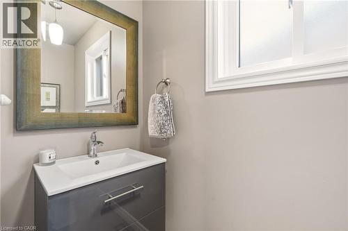 5114 Tree Court, Burlington, ON - Indoor Photo Showing Bathroom
