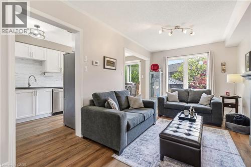 5114 Tree Court, Burlington, ON - Indoor Photo Showing Living Room