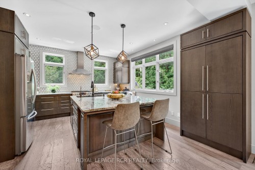 18 Mount Haven Crescent, East Luther Grand Valley, ON - Indoor Photo Showing Kitchen With Upgraded Kitchen