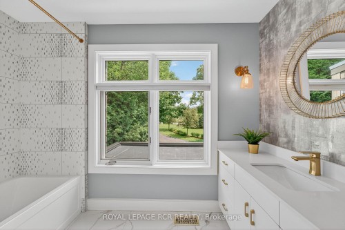 18 Mount Haven Crescent, East Luther Grand Valley, ON - Indoor Photo Showing Bathroom