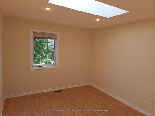 17 Compton Crescent, Toronto, ON - Indoor Photo Showing Other Room
