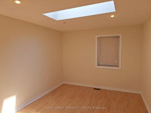 17 Compton Crescent, Toronto, ON - Indoor Photo Showing Other Room