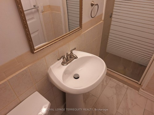 17 Compton Crescent, Toronto, ON - Indoor Photo Showing Bathroom