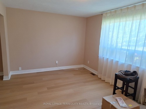 17 Compton Crescent, Toronto, ON - Indoor Photo Showing Other Room