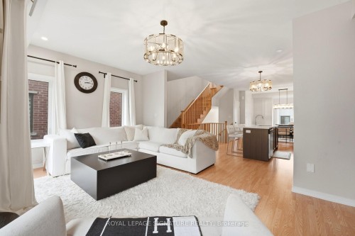 12 Heathrow Lane, Caledon, ON - Indoor Photo Showing Living Room