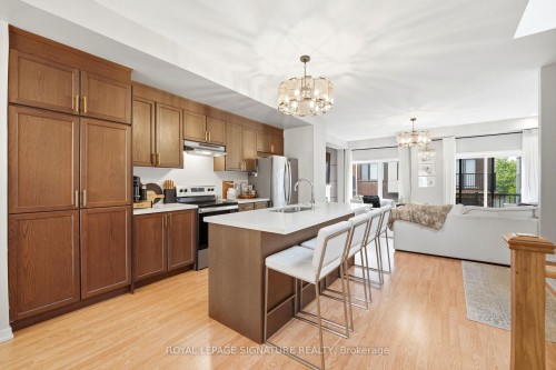 12 Heathrow Lane, Caledon, ON - Indoor Photo Showing Kitchen