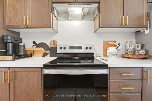 12 Heathrow Lane, Caledon, ON - Indoor Photo Showing Kitchen