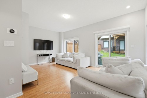 12 Heathrow Lane, Caledon, ON - Indoor Photo Showing Living Room