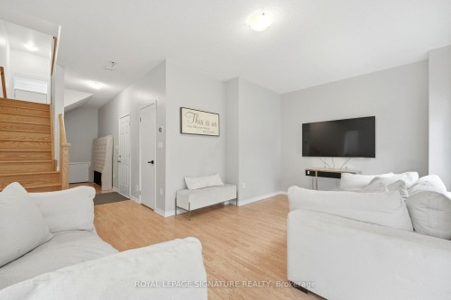 12 Heathrow Lane, Caledon, ON - Indoor Photo Showing Living Room