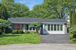 827 Legge Court Newmarket, ON L3Y 3J1