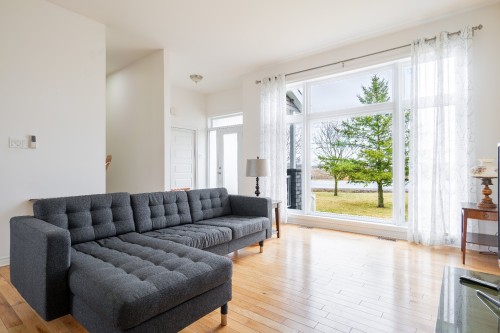 Salon - 721 Rg St-Pierre S., Saint-Constant, QC - Indoor Photo Showing Living Room