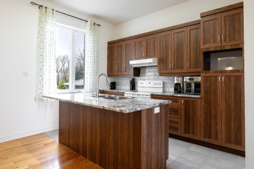 Cuisine - 721 Rg St-Pierre S., Saint-Constant, QC - Indoor Photo Showing Kitchen With Double Sink